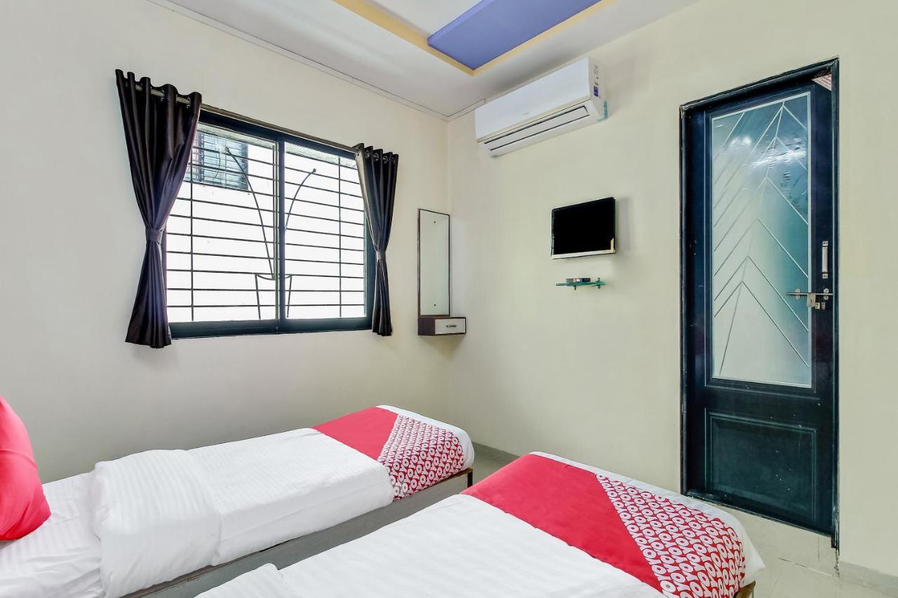 Oyo Flagship 48365 Hotel Shiva'S Castle Chalisgaon Экстерьер фото